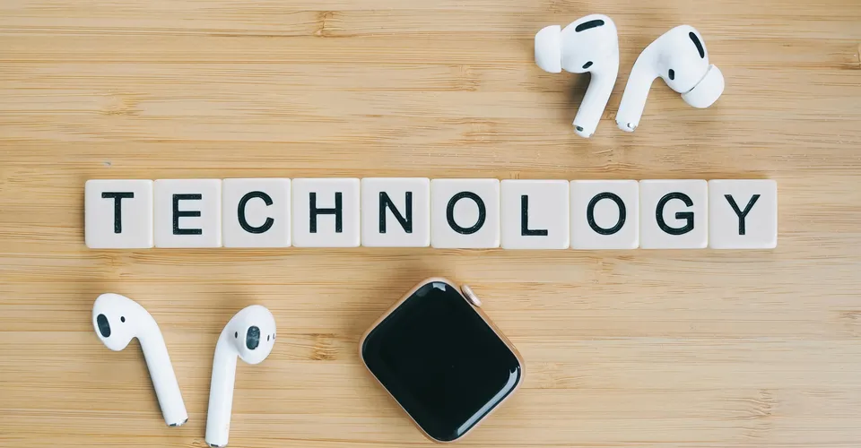 The Great Tech Shuffle: Apple Passes the Baton While Everyone Else Breaks the Rules